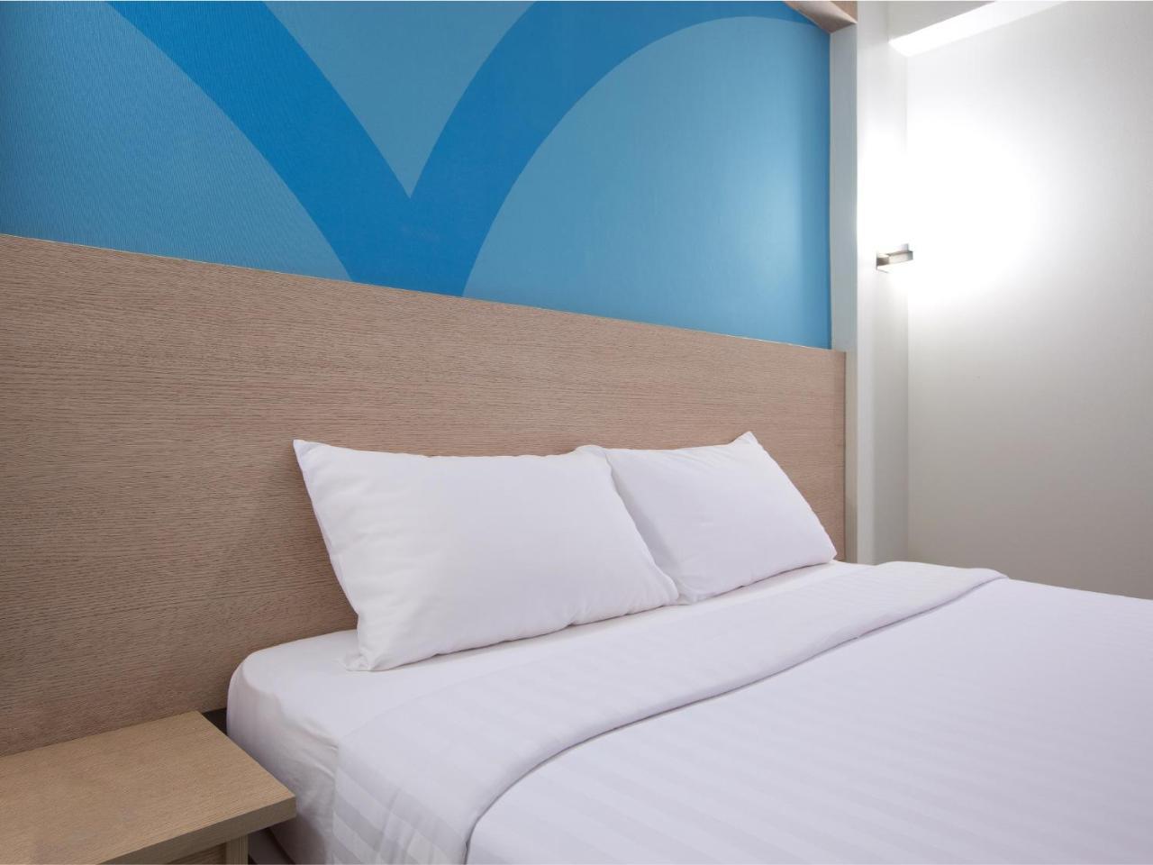 Hop Inn Hotel Tomas Morato Кесон-Сити Экстерьер фото