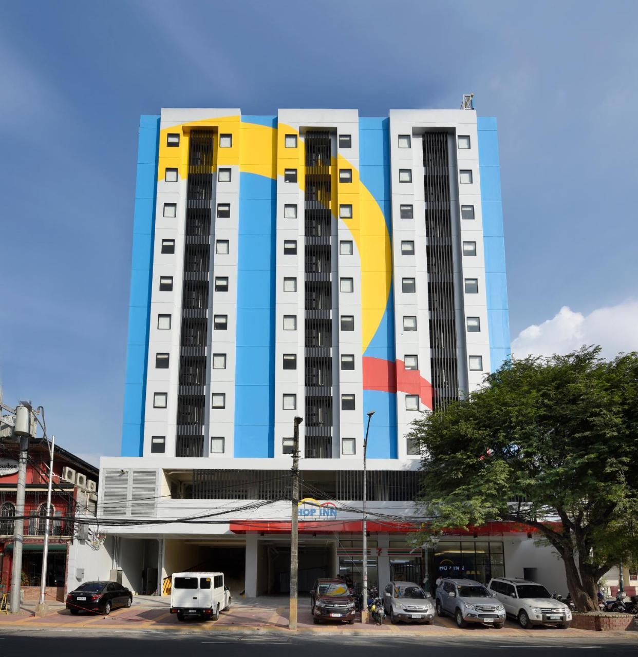 Hop Inn Hotel Tomas Morato Кесон-Сити Экстерьер фото