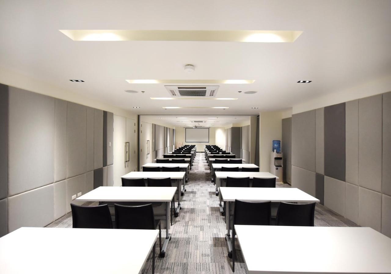 Hop Inn Hotel Tomas Morato Кесон-Сити Экстерьер фото
