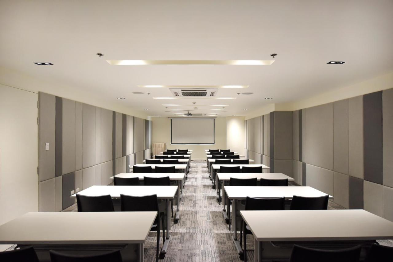 Hop Inn Hotel Tomas Morato Кесон-Сити Экстерьер фото