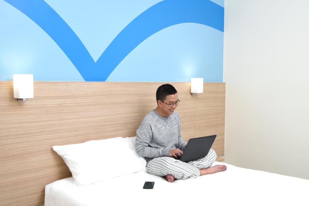 Hop Inn Hotel Tomas Morato Кесон-Сити Экстерьер фото