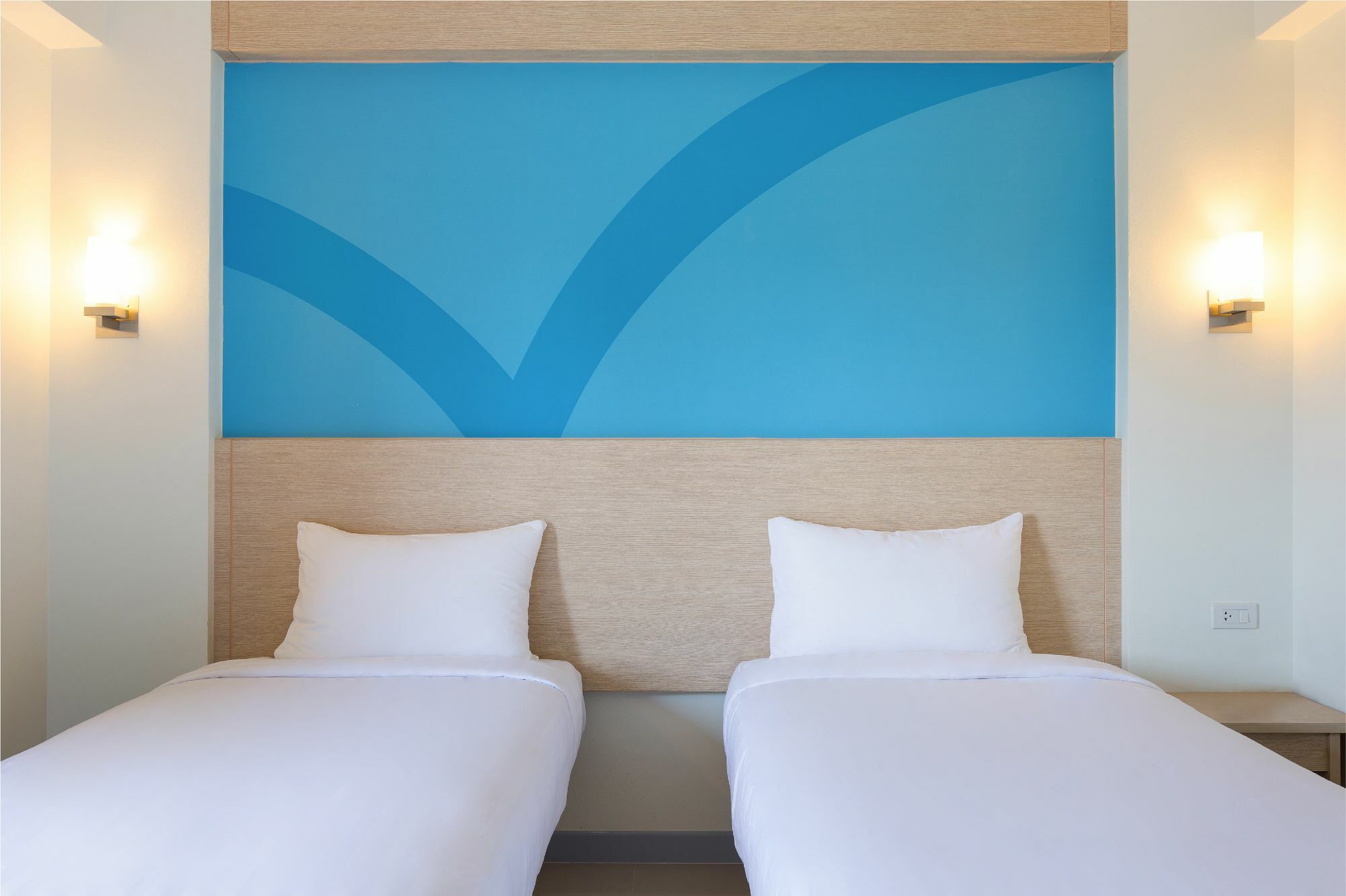 Hop Inn Hotel Tomas Morato Кесон-Сити Экстерьер фото