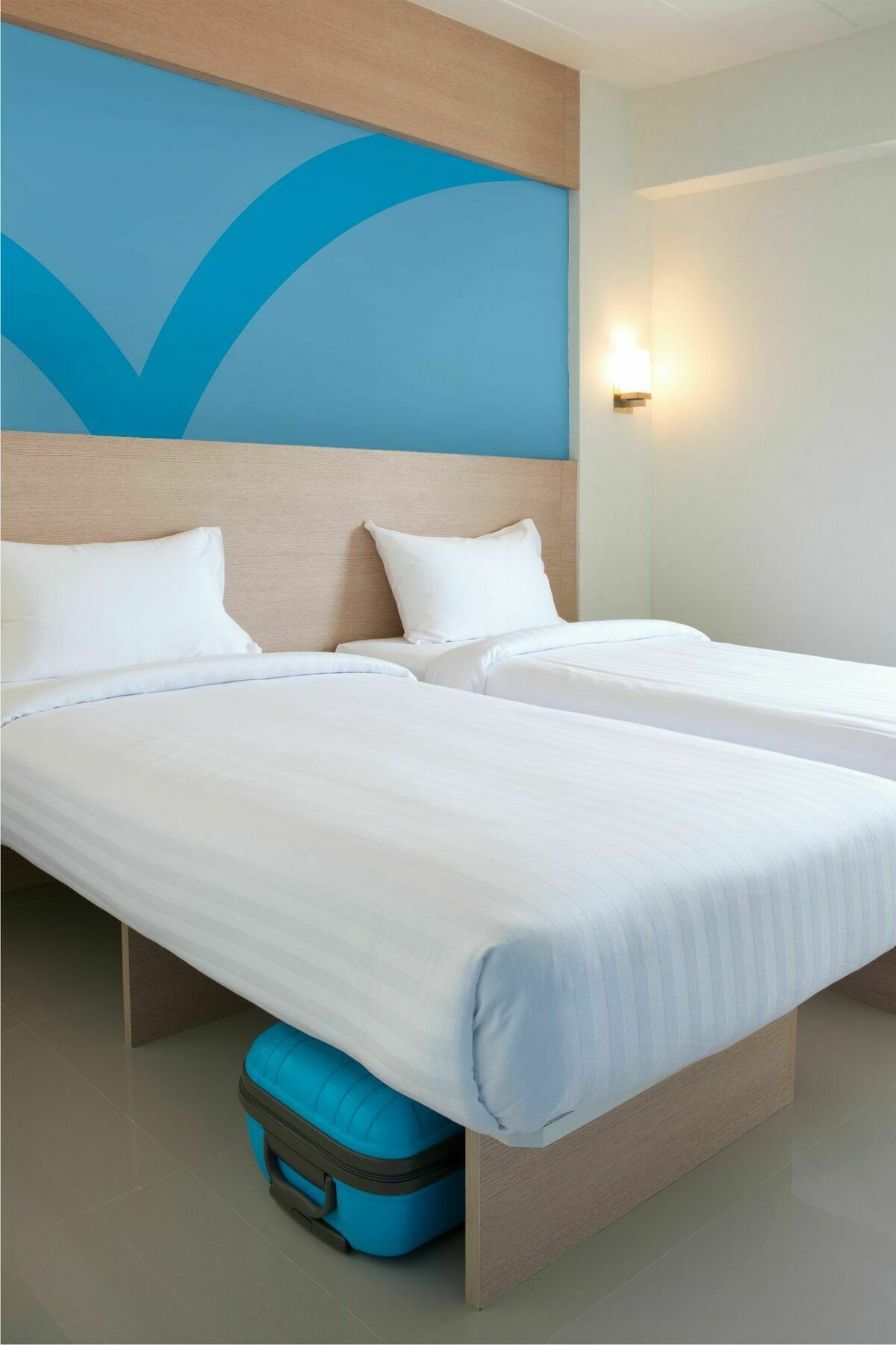 Hop Inn Hotel Tomas Morato Кесон-Сити Экстерьер фото